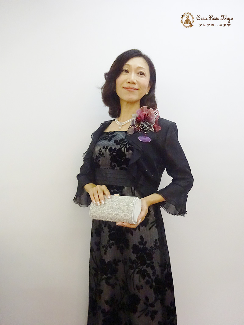 【フルール・ウェンディードレス】背中のリボンがアクセント　お母さまに