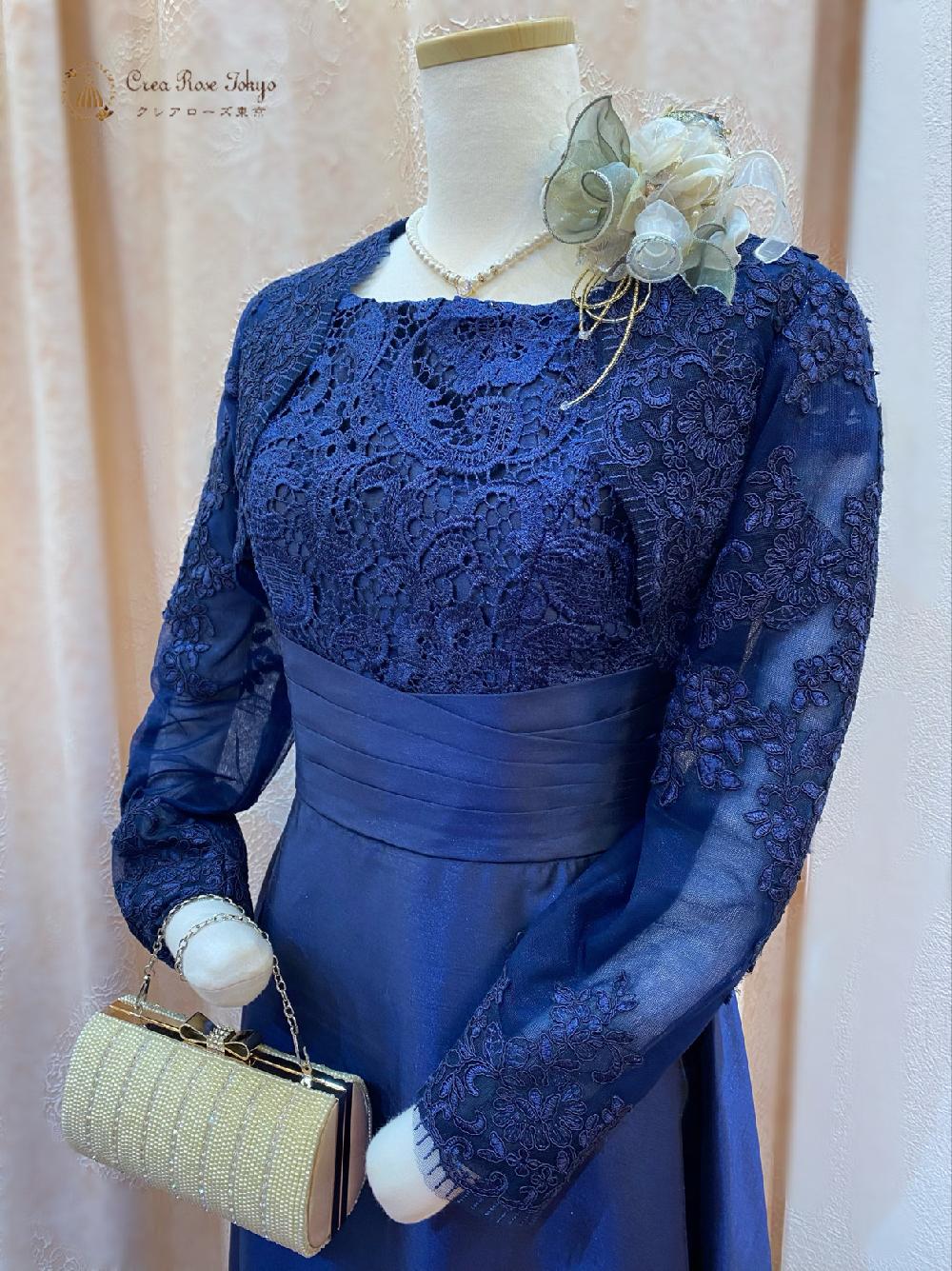 ラインが綺麗なロングドレス【パトリックネイビードレス＋グリセルダネイビーボレロ】ハイウエストでスタイルアップ、光沢と張りのある生地で華やかに　タイトなボレロと合わせてさらにスタイルアップ　40～60代レディの祝宴に