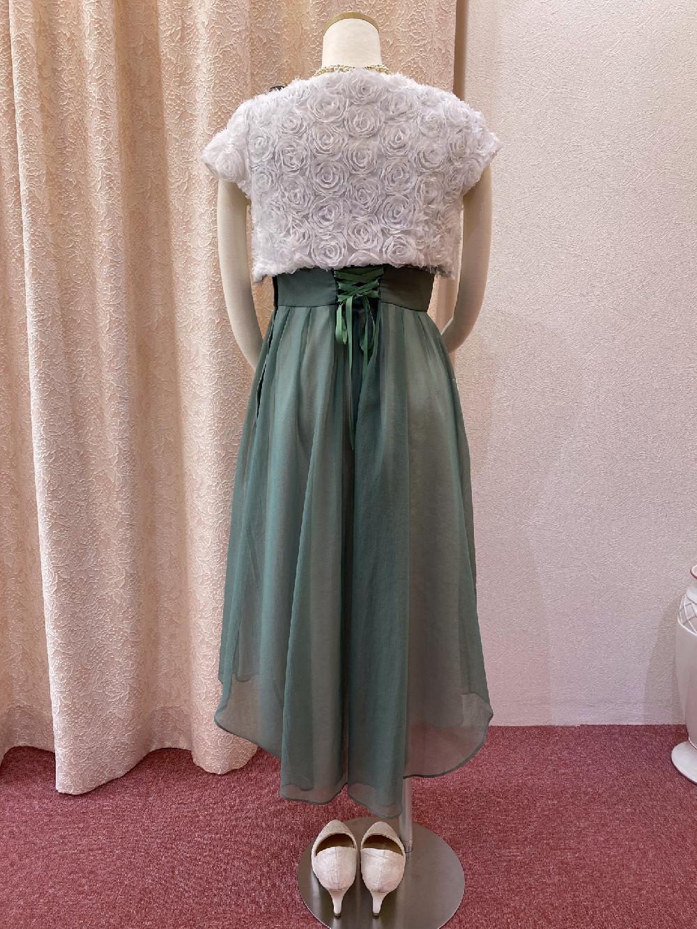 白薔薇と葉を思わせるコーディネート【モーヴガーデンドレス＋ホワイトローズボレロ】結婚式やパティーに