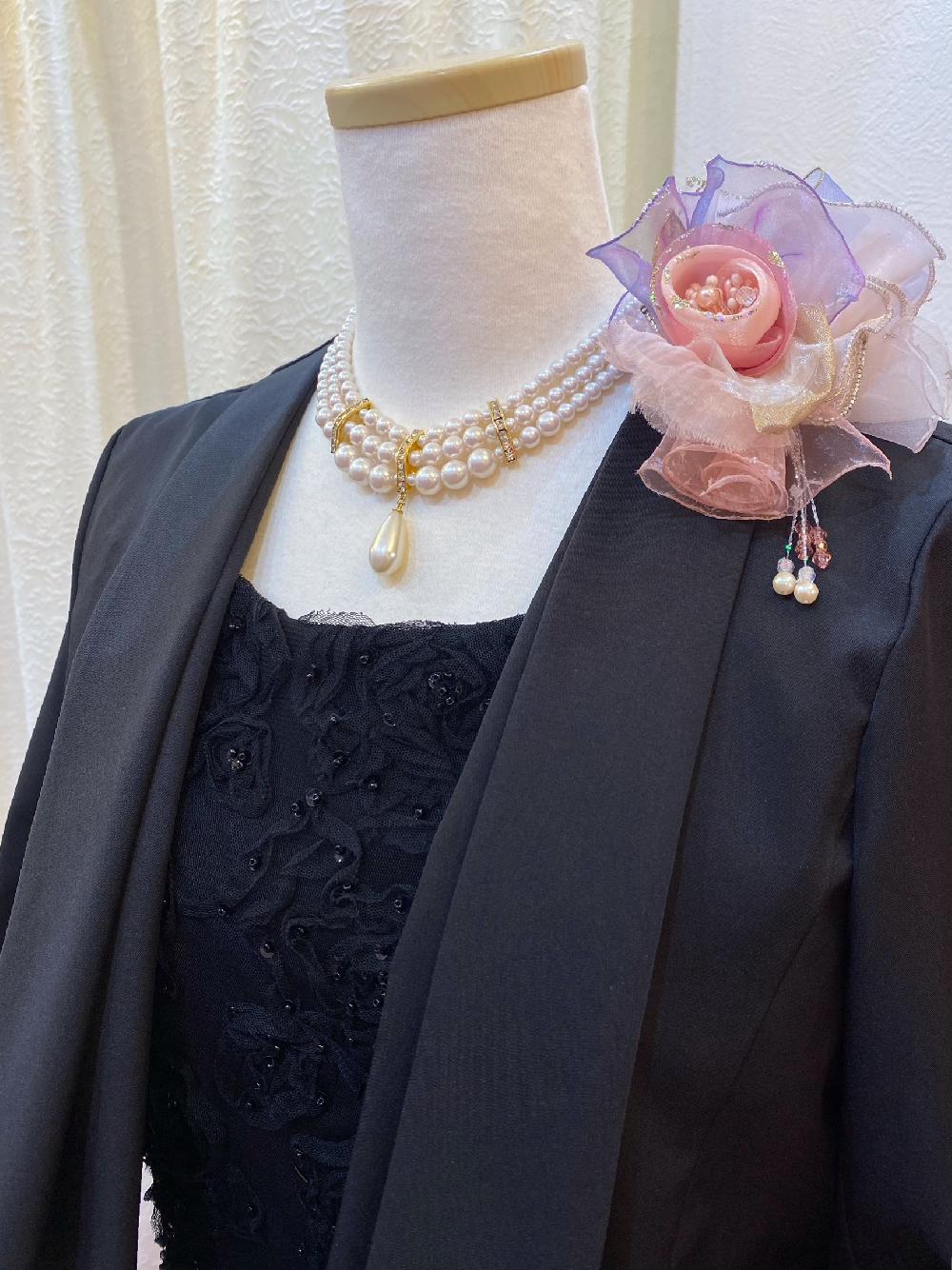 縦ラインの立体模様がエレガントにスタイルアップ【ジュネットドレッシー＋テルサボレロ】華やかなブラックロングドレス