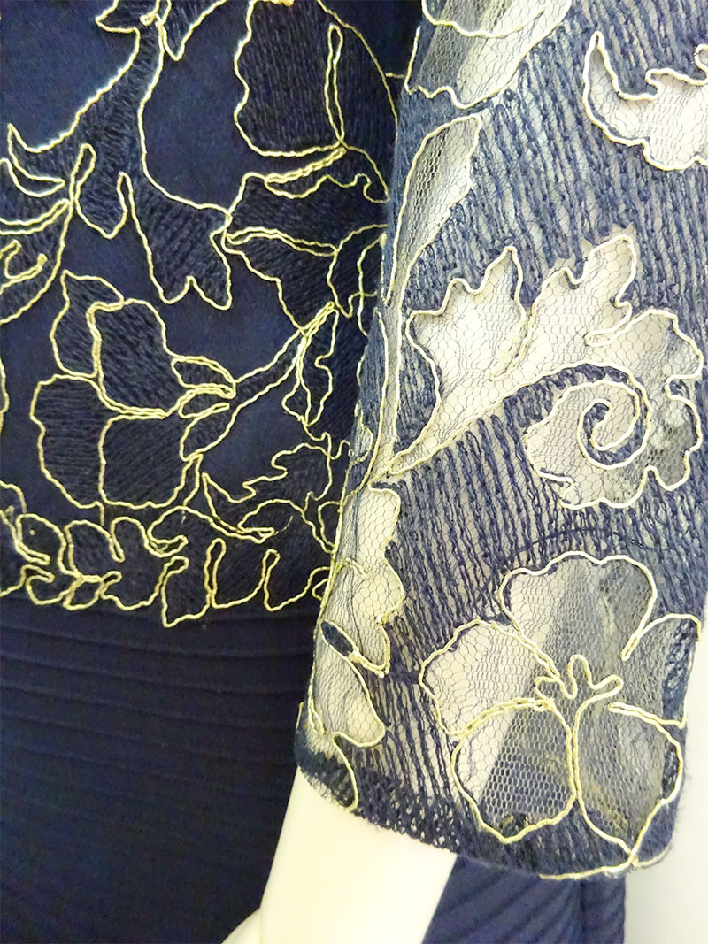 上質！11号（L）ゴールドの刺繍が華やかな【アンドリュードレス】マザーズドレス