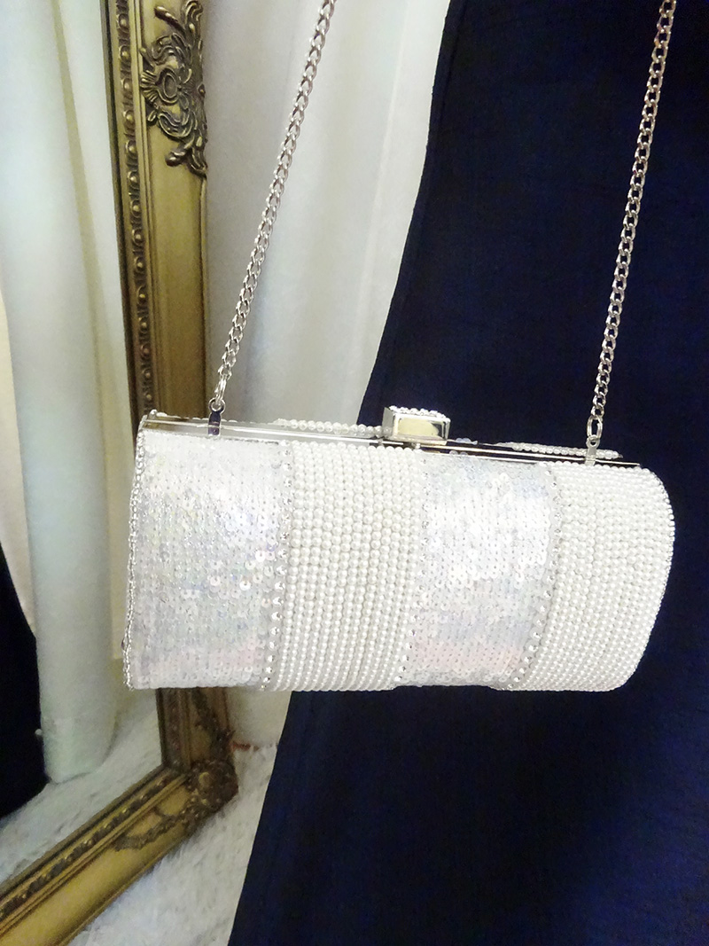 パール＋スパンコールの大胆なストレートラインが個性的【シルバービジューパールバッグ】