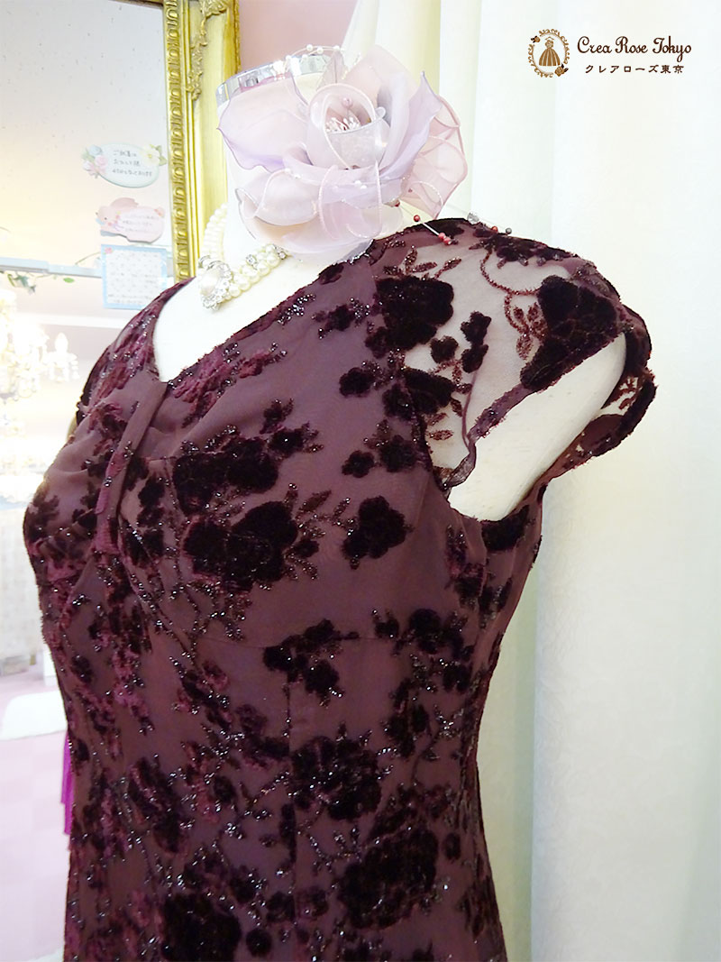 秋冬におすすめ！シックなボルドーカラーの地模様ミセスドレス【ジュリアシアンドレス】叔母さま、ご親族様