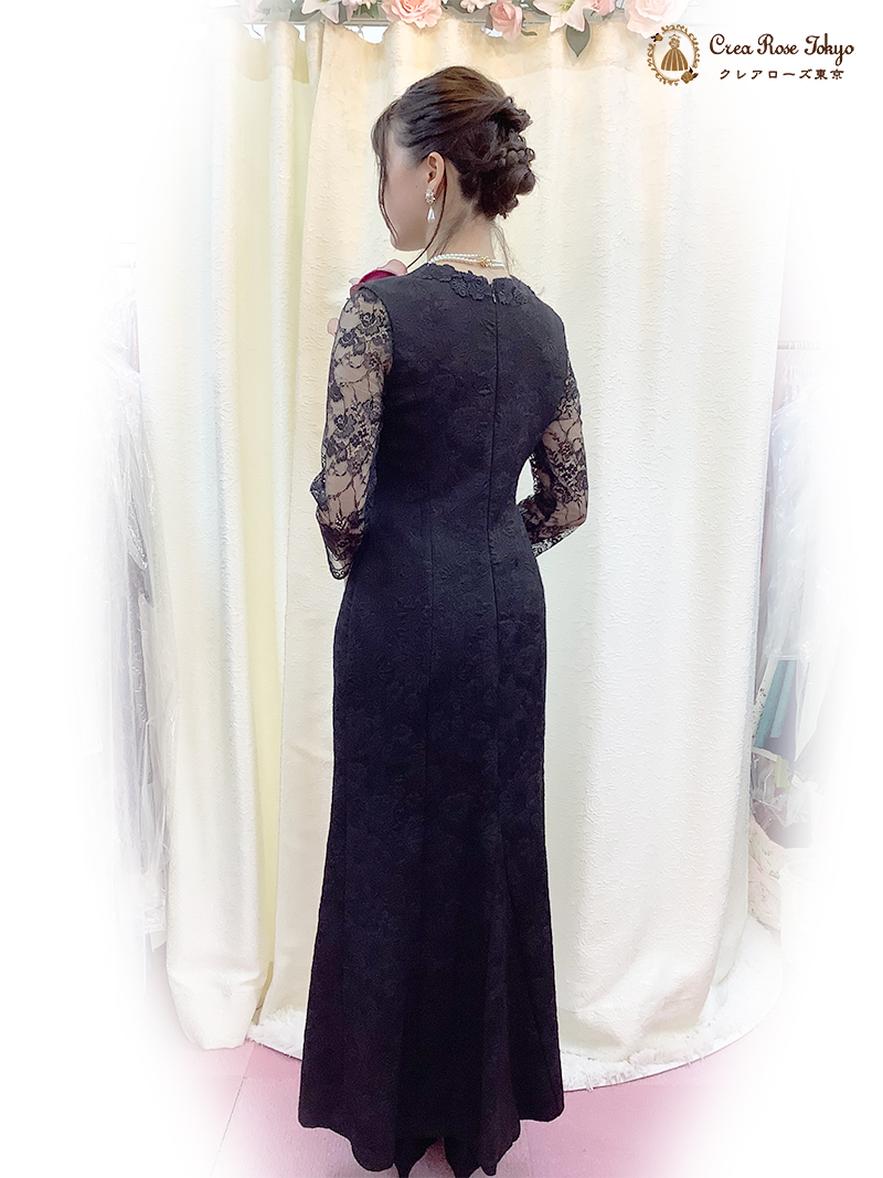 お洒落なお母様スレンダーラインに香り立つ黒き薔薇【ロジュマンクレイツ】40～60代レディの結婚式や華やかなパーティーに