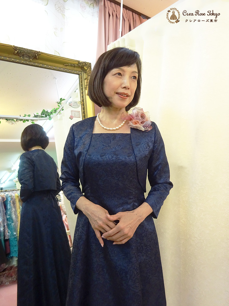 「着用歴あり」オッズオネスト　薔薇シリーズ　ボレロ丈ジャケット　ネイビー 光沢ある生地いっぱいに咲くバラの地模様が美しい【ミシェルネイビー