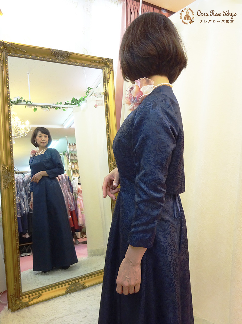 光沢ある生地いっぱいに咲くバラの地模様が美しい【ミシェルネイビージャケット】結婚式のお母さまなどに