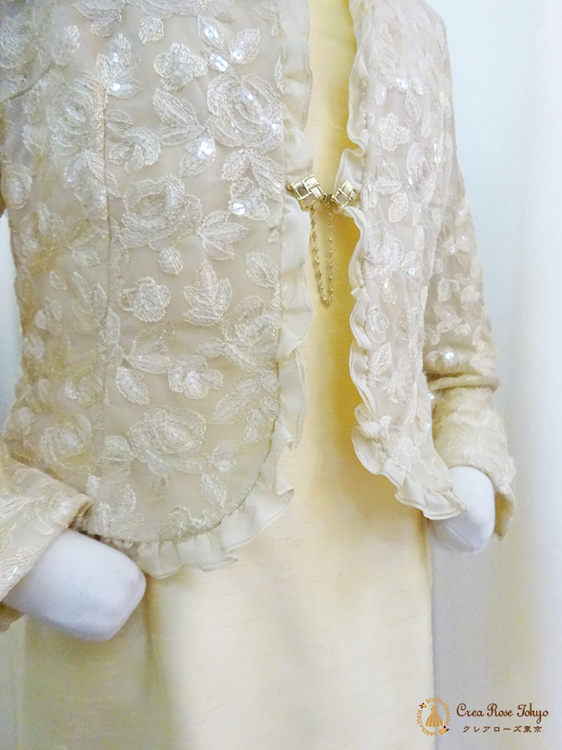 スパンコールが輝くバラの総刺繍【スプリングローザジャケット】ミドル世代のジャケット着用ドレスアップに画像